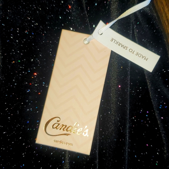 🎄 HOLIDAY VELVET ROMPER 🎄 - Picture 5 of 9